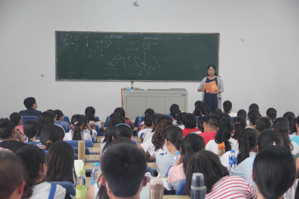 张琴秀老师讲解中
